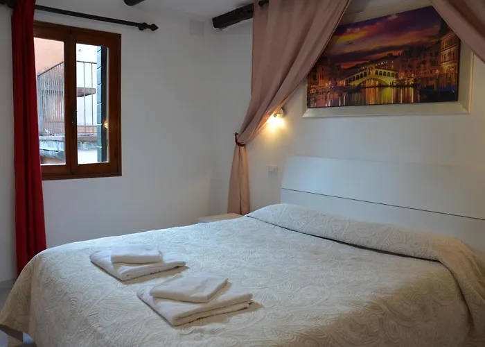 Casa Di Sam, * Velence