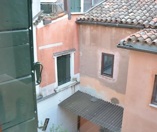 Casa Di Sam, * Venice