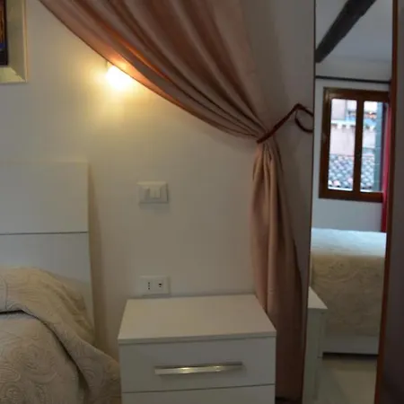 Casa Di Sam, *